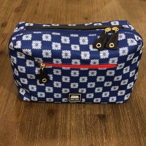 🆕❤️2/$17❤️Estée Lauder Travel toiletry bag